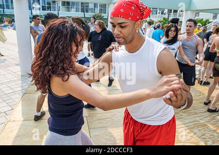 Miami Beach, Florida, Deauville Beach Resort Hotel, Internationaler Hustle & Salsa Wettbewerb, Tänzer tanzen hispanischen Mann Männer Frau Frauen Paar c Stockfoto