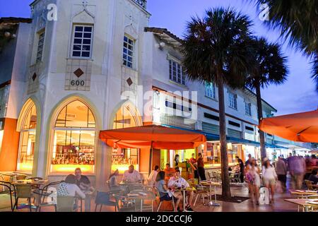 Miami Beach Florida, Lincoln Road Fußgängerzone Einkaufszentrum, Restaurant Restaurants im Freien Gehweg außerhalb Essen, Nacht, Stockfoto