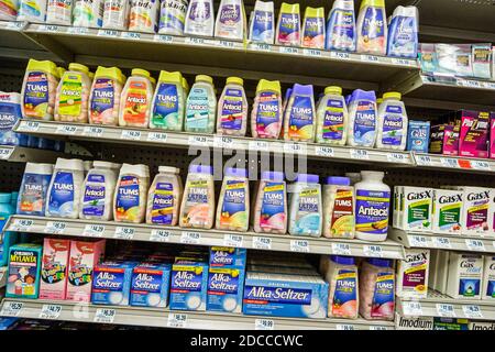 Miami Beach Florida, CVS Apotheke Antacid Display Verkauf OTC over the counter Medikamente, Magensäure Sodbrennen Tums Alka-Seltzer Gas-X Regal Regale Stockfoto