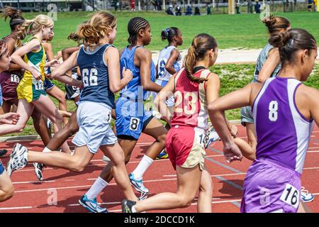 Miami Florida, Tropical Park Greater Miami Athletic Conference Championships, Leichtathletik-Schüler-Konkurrenten, Läufer ru Stockfoto