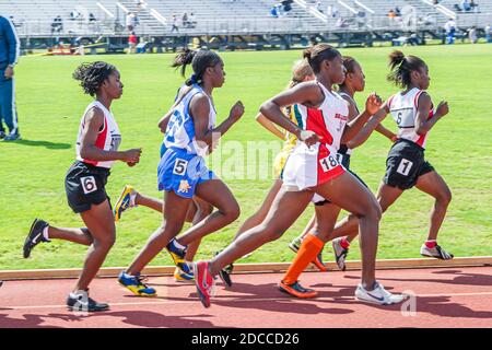 Miami Florida, Tropical Park Greater Miami Athletic Conference Championships, Leichtathletik-Schüler-Konkurrenten, Läufer ru Stockfoto