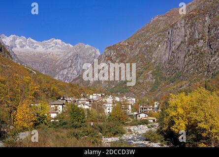 Das Bergdorf Cataeggio im Val Masino, Valtellina, Provinz Sondrio, Lombardei, Italien Stockfoto