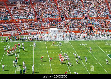 Miami Florida, Orange Bowl University of Miami Hurricanes Canesfest, College-Football-Vorsaison Scrimmage-Fans Stadionfeldspieler, Stockfoto