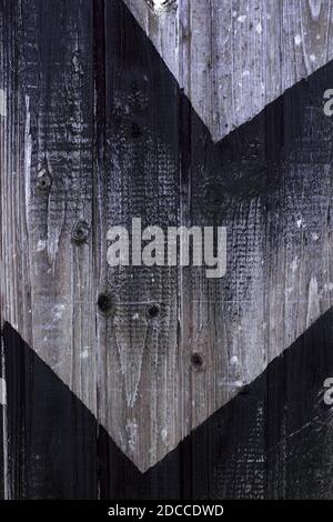 Alte verwitterte Bretter. Holzwand in schwarz lackiert. Schäbige Holzstruktur. Natürlicher Hintergrund Stockfoto