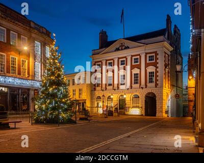 Weihnachtsbeleuchtung in St. Helen's Square, York, Großbritannien. Stockfoto