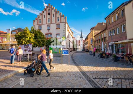 Hammelburg, Deutschland - 12. September 2019: Das Zentrum der deutschen Stadt Hammelburg an einem sonnigen Septembertag. Es liegt in Bayern. Stockfoto