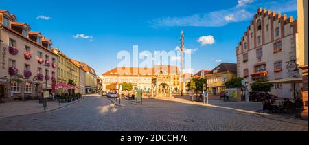 Hammelburg, Deutschland - 12. September 2019: Das Zentrum der deutschen Stadt Hammelburg an einem sonnigen Septembertag. Es liegt in Bayern. Stockfoto