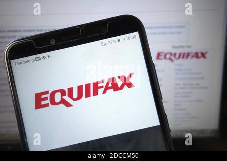 KONSKIE, POLEN - 18. August 2019: Equifax Firmenlogo auf dem Mobiltelefon angezeigt Stockfoto