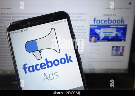 KONSKIE, POLEN - 18. August 2019: Facebook Ads-Logo auf Handy angezeigt Stockfoto