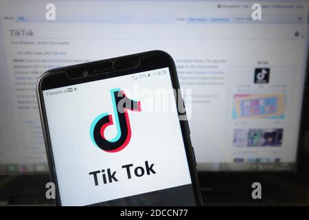 KONSKIE, POLEN - 18. August 2019: TikTok-Logo auf dem Handy angezeigt Stockfoto