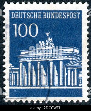 DEUTSCHLAND - UM 1967: Briefmarke gedruckt in Deutschland, ausgestellt am Brandenburger Tor, Berlin, um 1967 Stockfoto