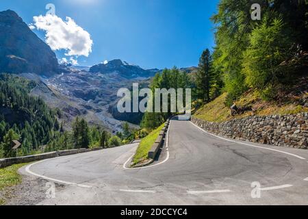 Der Stilfserjoch ist ein Bergpass im Ortler alpen in Südtirol und verbindet mit der Schweizer Umbrail Fahren Sie in Richtung Val Müstair Stockfoto