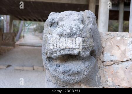 Osmaniye, Türkei, im November 2020: Karatepe-Aslantas Freilichtmuseum in hethitischer Steinlöwenskulptur. Stockfoto