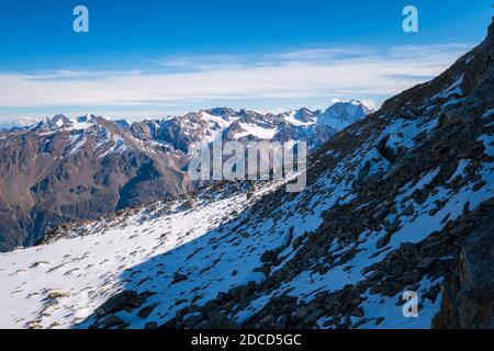 Nach der Ötztaler Gletscherstraße von Sölden bis Rettenbach Gletscher Sie können mit der Schwarzen Schneidbahn zum AussichtsplatzSchwarze fahren Schneid Stockfoto