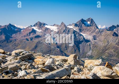 Nach der Ötztaler Gletscherstraße von Sölden bis Rettenbach Gletscher Sie können mit der Schwarzen Schneidbahn zum AussichtsplatzSchwarze fahren Schneid Stockfoto