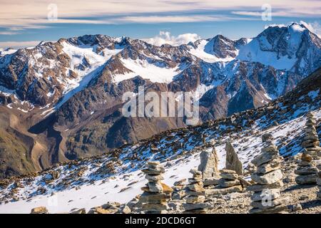 Nach der Ötztaler Gletscherstraße von Sölden bis Rettenbach Gletscher Sie können mit der Schwarzen Schneidbahn zum AussichtsplatzSchwarze fahren Schneid Stockfoto