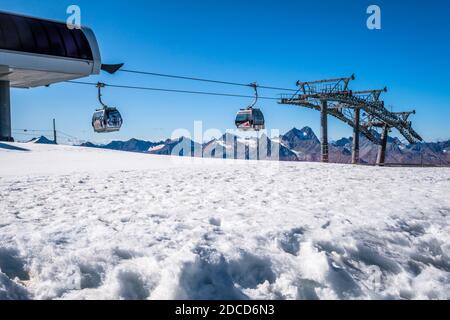 Bergstation Schwarze Schneidbahn, Österreich – 19. September 2019: Bergbahnen der Schwarzen Schneidbahn in der Nähe des bekannten Skigebiets Sölden im Ötztal Stockfoto