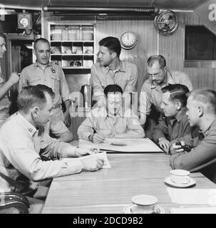 USS Nautilus, Commander Anderson Briefs Officers, 1958 Stockfoto