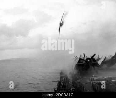 2. Weltkrieg, Schlacht von Okinawa, Kamikaze Angriff, 1945 Stockfoto