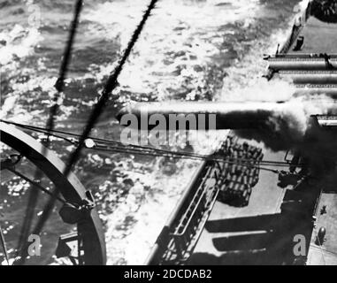 2. Weltkrieg, USS Stevens feuert Torpedo, 1943 Stockfoto