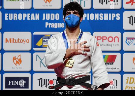 Prag, Tschechische Republik. November 2020. Tato Grigalashvili von Georgien feiert einen Sieg nach dem Kampf gegen Ivaylo Ivanov von Bulgarien und Goldmedaille nach Männern´s unter 81kg Spiel im Rahmen der Judo-Europameisterschaft in Prag, Tschechische Republik, 20. November 2020. Kredit: VIT Simanek/CTK Foto/Alamy Live Nachrichten Stockfoto