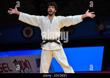 Prag, Tschechische Republik. November 2020. Tato Grigalashvili von Georgien feiert einen Sieg nach dem Kampf gegen Ivaylo Ivanov von Bulgarien während ihrer Männer´s unter 81kg Spiel im Rahmen der Judo-Europameisterschaft in Prag, Tschechische Republik, 20. November 2020. Kredit: VIT Simanek/CTK Foto/Alamy Live Nachrichten Stockfoto