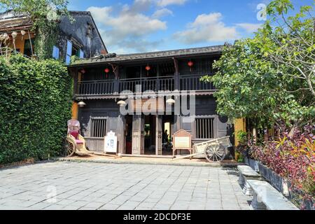 Museum für Volkskultur oder Folklore in einem 150 Jahre alten chinesischen Handelshaus, Nguyễn Thái Học Straße, Hoi an, Vietnam, Asien Stockfoto