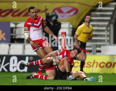 20. November 2020; Totally Wicked Stadium, Saint Helens, Merseyside, England; Betfred Super League Playoff Rugby, Saint Helens Saints gegen Catalan Dragons; Lachlan Coote von St Helens erzielt einen Versuch, seinem Team nach 15 Minuten eine Führung von 4-2 zu geben Credit: Action Plus Sports Images/Alamy Live News Stockfoto