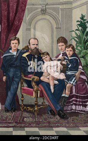 Russland. Zar Alexander III. Von Russland (1845-1894) mit seiner Frau Zarin Maria Fjodorovna Romanova (Dagmar von Dänemark) (1847-1928). Von links nach rechts: Nikolaus Alexandrowitsch Romanow (zukünftiger Nikolaus II.), Xenia Alexandrowna von Russland (Großherzogin von Russland) (1875-1960) und Georg Alexandrowitsch Romanow (Großherzog) (1871-1899). Gravur. La Ilustracion Española y Americana, 1881. Spätere Färbung. Stockfoto