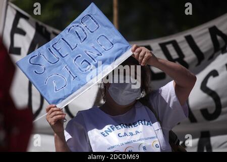 Buenos Aires, Buenos Aires, Argentinien. November 2020. Anspruch von Krankenschwestern aus der Stadt Buenos Aires für ihre Aufnahme in der Health Professional Karriere und für eine Gehaltsverbesserung. Eine Krankenschwester behauptet, dass sie um ein besseres Gehalt bittet. Quelle: Carol Smiljan/ZUMA Wire/Alamy Live News Stockfoto