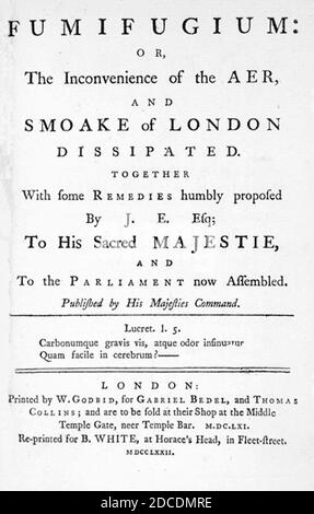 JOHN EVELYN (1620-1706) englischer Schriftsteller, Gärtner und Tagebuchschreiber. Titelblatt seines Buches ':Fumifugium: Or the Unannehmlichkeiten of the Aer and Smoak of London Dissiped' von 1661, in dem er sich dafür einsetzte, duftende Bäume in London zu Pflanzen, um die Luft zu reinigen. Stockfoto