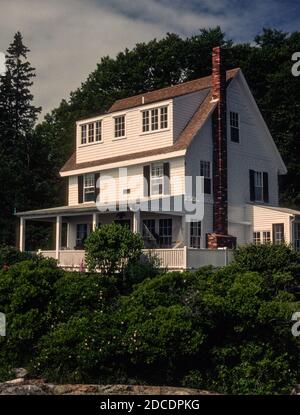 Gehobenes 3-stöckiges Sommerhaus an der Küste von Maine, USA, 1991 Stockfoto