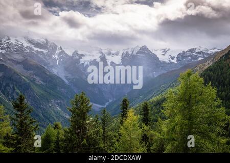 Im vinschgau in der Region Südtirol gibt es wunderschöne Berge wie die Ortler-Gruppe Stockfoto