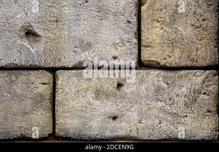 Ein Fragment einer gemauerten Wand aus großen Blöcken Stockfoto