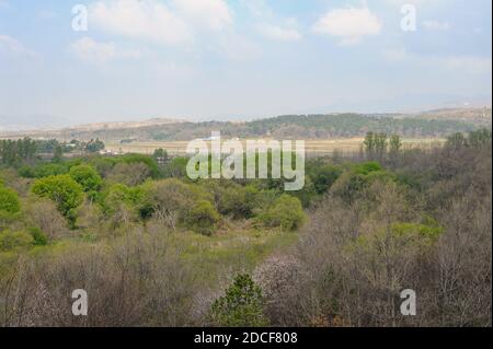 02.05.2013, Panmunjom, Korea, Asien - Blick auf Nordkorea von südkoreanischer Seite innerhalb der Demilitarisierten Zone (DMZ) innerhalb des Gemeinsamen Sicherheitsbereichs. Stockfoto