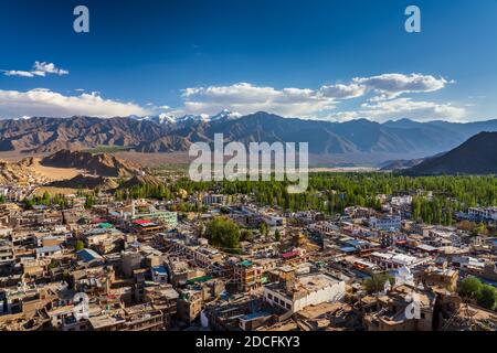 Luftaufnahme der Stadt Leh, Ladakh, Indien Stockfoto