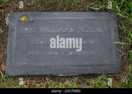 Los Angeles, Kalifornien, USA 19. November 2020 EIN allgemeiner Blick auf die Atmosphäre des Grabes von Sänger Ricky Nelson im Forest Lawn Memorial Park Hollywood Hills am 19. November 2020 in Los Angeles, Kalifornien, USA. Foto von Barry King/Alamy Stockfoto Stockfoto