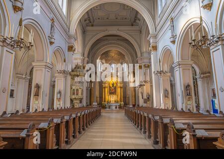 WIEN, AUSTIRA - 22. OKTOBER 2020: Das Kirchenschiff des Evangelisten Johannes. Stockfoto