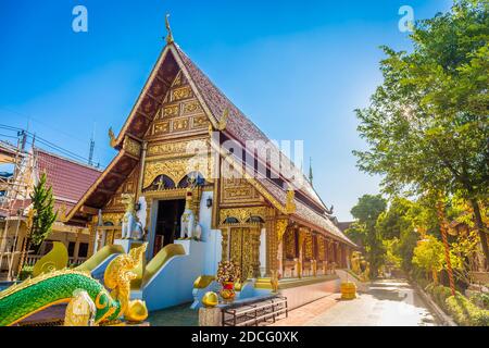 Wat Phra Singh ist ein alter Tempel im Lanna-Stil und eine wichtige Touristenattraktion in Chiang Rai, Thailand. Stockfoto