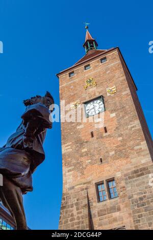 Ehe-Brunnen vor dem weißen Turm, Nürnberg, Bayern, Deutschland, Europa Stockfoto