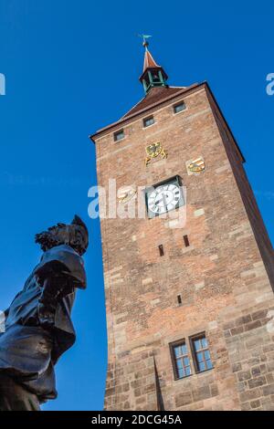 Ehe-Brunnen vor dem weißen Turm, Nürnberg, Bayern, Deutschland, Europa Stockfoto