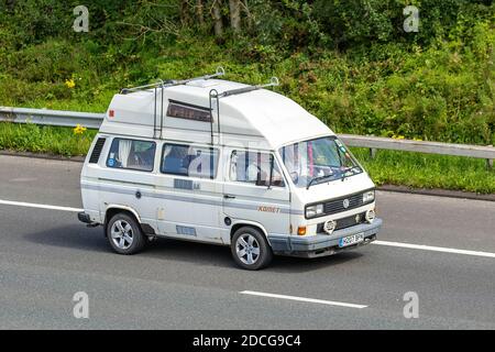 Ein luftgekühlter VW Bus T3 Westfalia Campingbus mit historischem