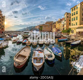 Camogli ist ein Fischerdorf Urlaubsort auf der Westseite der Halbinsel Portofino, auf dem Golfo Paradiso in der Riviera di Levante Stockfoto