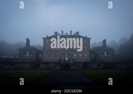 Pollok House Glasgow im Nebel Stockfoto