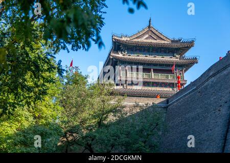 Ansicht der kunstvollen Stadtmauer von Xi'an, Provinz Shaanxi, Volksrepublik China, Asien Stockfoto