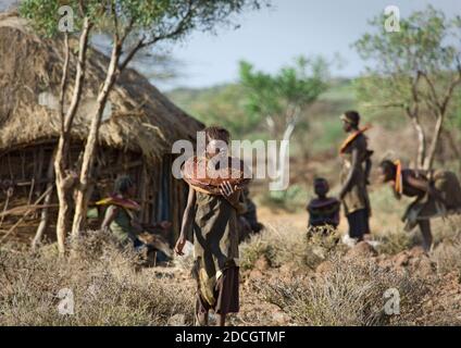 Pokot Stammes Menschen in einem traditionellen Dorf, Baringo County, Baringo, Kenia Stockfoto