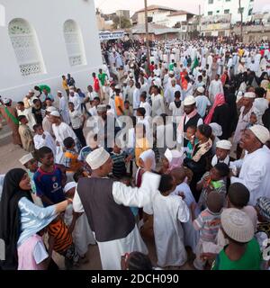Muslimische Menschen feiern das Maulid-Fest, Lamu County, Lamu, Kenia Stockfoto