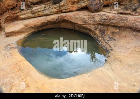Der Capitol Reef National Park befindet sich in der Mitte des 100 Meilen langen Waterpocket Fold, der zu einer der schönsten Landschaften der USA erodiert wurde. Stockfoto