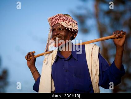 Porträt eines muslimischen Borana-Mannes mit rotem Bart, Marsabit County, Marsabit, Kenia Stockfoto