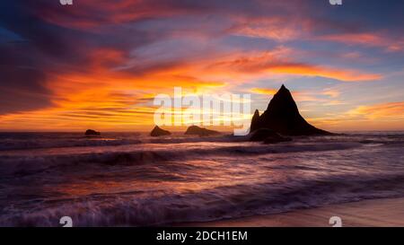 Schöner Sonnenuntergang über dem Meer Stockfoto